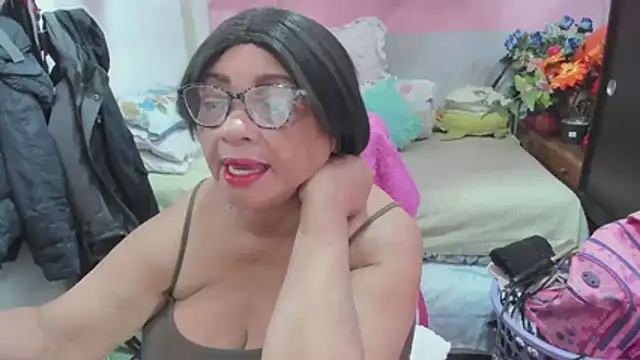 Snapshot of Mrs_mommy_ chatting on 05-13-26, 05:10 Mrs mommy online show from 05-13-26, 05:10