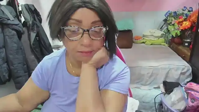 Snapshot of Mrs_mommy_ chatting on 05-14-26, 07:20 Mrs mommy online show from 05-14-26, 07:20