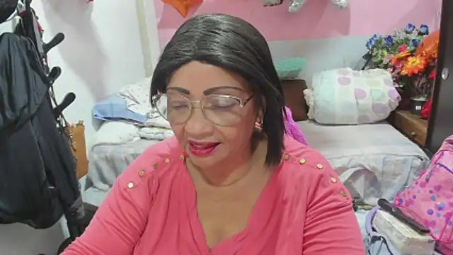 Snapshot of Mrs_mommy_ chatting on 05-22-26, 09:20 Mrs mommy online show from 05-22-26, 09:20