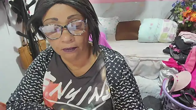 Snapshot of Mrs_mommy_ chatting on 06-07-26, 10:02 Mrs mommy online show from 06-07-26, 10:02