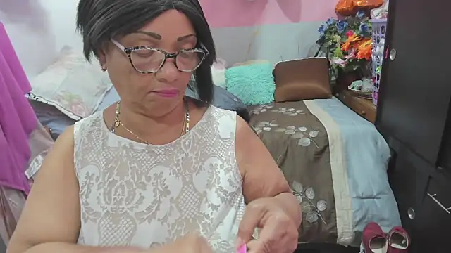 Snapshot of Mrs_mommy_ chatting on 06-15-26, 07:05 Mrs mommy online show from 06-15-26, 07:05