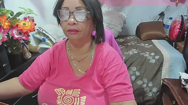 Snapshot of Mrs_mommy_ chatting on 07-11-26, 07:27 Mrs mommy online show from 07-11-26, 07:27