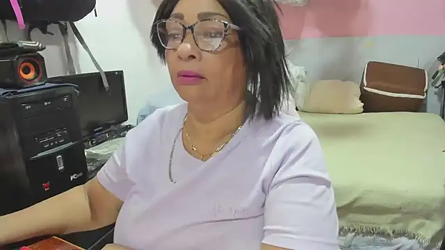 Snapshot of Mrs_mommy_ chatting on 07-20-26, 08:11 Mrs mommy online show from 07-20-26, 08:11