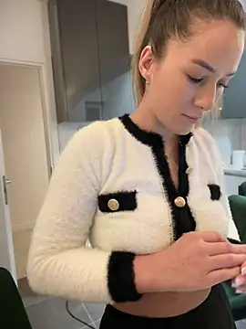 Snapshot of HotXMom chatting on 02-08-25, 04:36 HotXMom online show from 02-08-25, 04:36