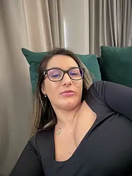 Snapshot of HotXMom chatting on 02-18-25, 11:11 HotXMom online show from 02-18-25, 11:11