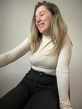 Snapshot of HotXMom chatting on 03-07-25, 07:19 HotXMom online show from 03-07-25, 07:19