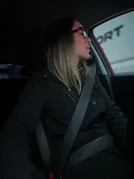 Snapshot of HotXMom chatting on 03-12-25, 04:30 HotXMom online show from 03-12-25, 04:30