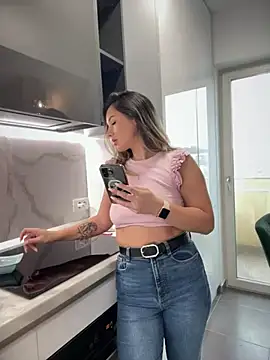 Snapshot of HotXMom chatting on 03-17-25, 07:24 HotXMom online show from 03-17-25, 07:24