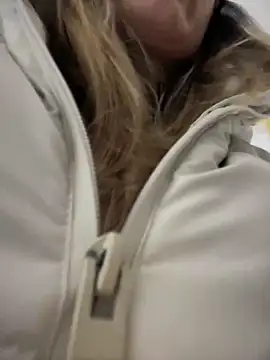 Snapshot of HotXMom chatting on 03-17-25, 01:29 HotXMom online show from 03-17-25, 01:29