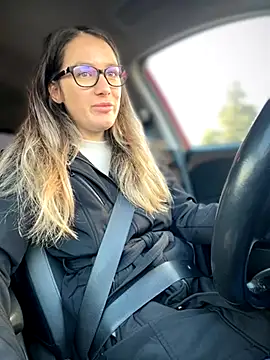 Snapshot of HotXMom chatting on 10-17-25, 05:32 HotXMom online show from 10-17-25, 05:32