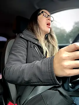 Snapshot of HotXMom chatting on 11-11-25, 06:46 HotXMom online show from 11-11-25, 06:46