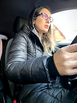 Snapshot of HotXMom chatting on 11-24-25, 06:57 HotXMom online show from 11-24-25, 06:57