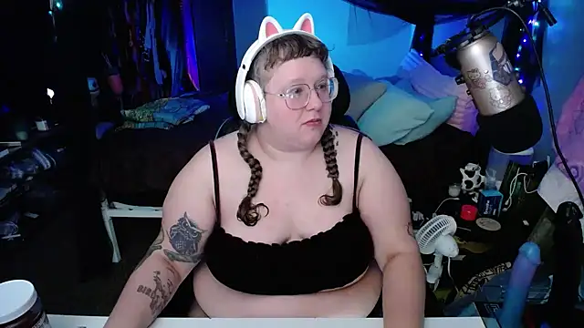 Snapshot of FatVeronica chatting on 02-07-25, 12:09 FatVeronica online show from 02-07-25, 12:09