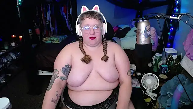 Snapshot of FatVeronica chatting on 02-08-25, 05:40 FatVeronica online show from 02-08-25, 05:40