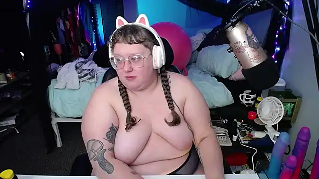 Snapshot of FatVeronica chatting on 03-12-25, 09:02 FatVeronica online show from 03-12-25, 09:02