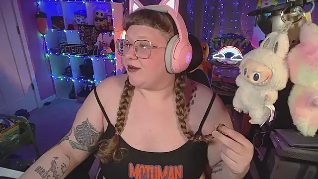 Snapshot of FatVeronica chatting on 01-18-26, 07:01 FatVeronica online show from 01-18-26, 07:01