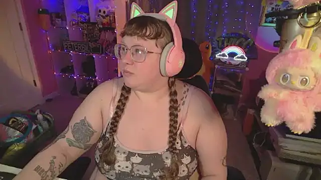 Snapshot of FatVeronica chatting on 02-08-26, 02:09 FatVeronica online show from 02-08-26, 02:09