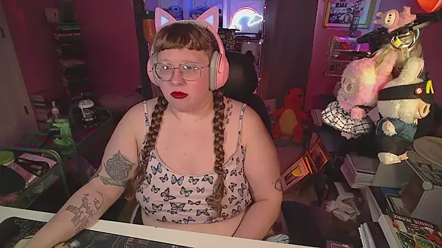 Snapshot of FatVeronica chatting on 04-27-26, 12:03 FatVeronica online show from 04-27-26, 12:03