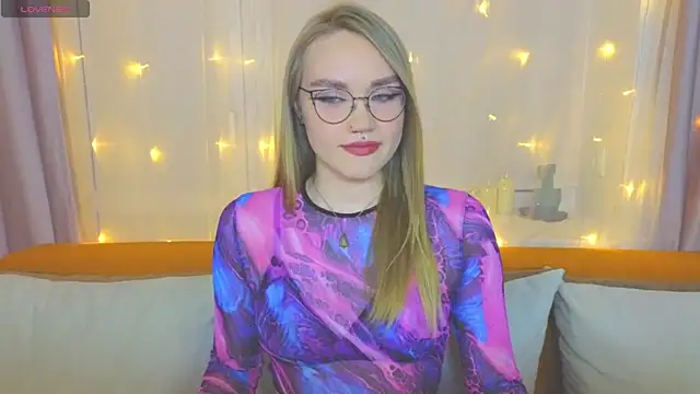 Aurora Golden1 online show from 03-06-25, 07:21