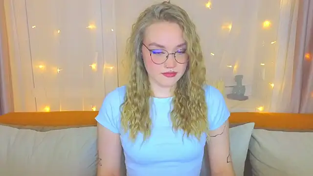 Aurora Golden1 online show from 03-21-25, 03:02