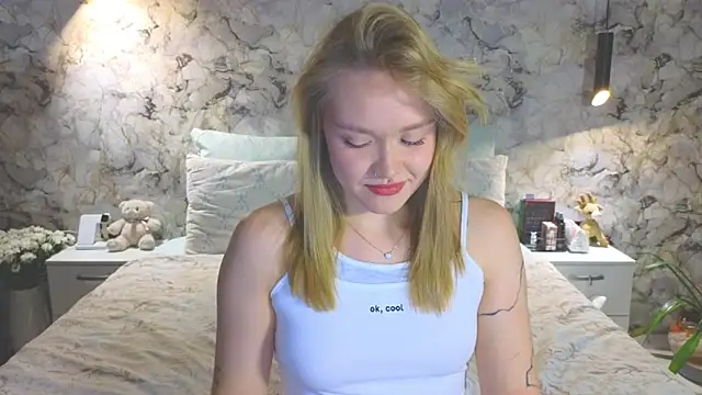 Aurora Golden1 online show from 11-15-25, 04:58