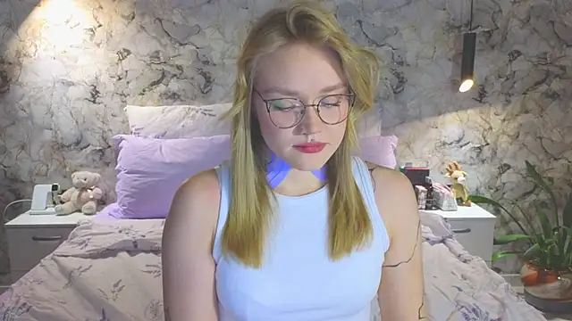 Aurora Golden1 online show from 11-21-25, 06:17