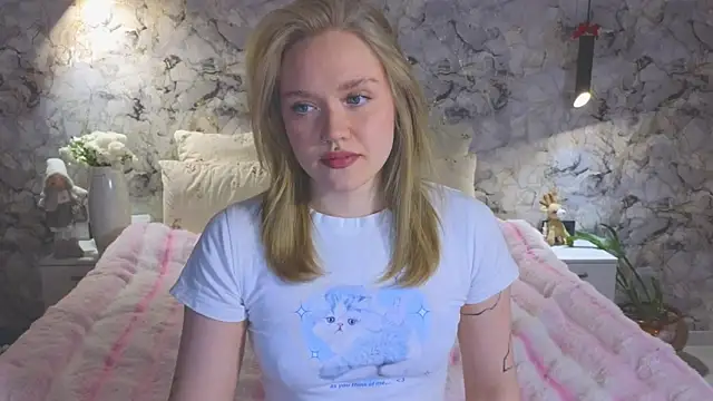 Snapshot of Aurora_Golden1 chatting on 05-23-26, 11:58 Aurora Golden1 online show from 05-23-26, 11:58