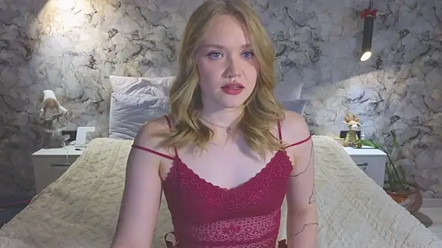 Snapshot of Aurora_Golden1 chatting on 05-30-26, 11:07 Aurora Golden1 online show from 05-30-26, 11:07