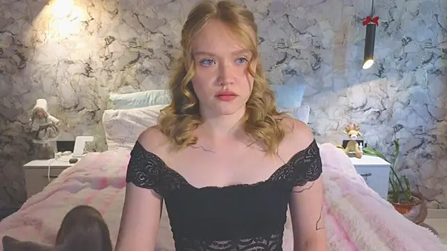 Snapshot of Aurora_Golden1 chatting on 06-06-26, 12:32 Aurora Golden1 online show from 06-06-26, 12:32
