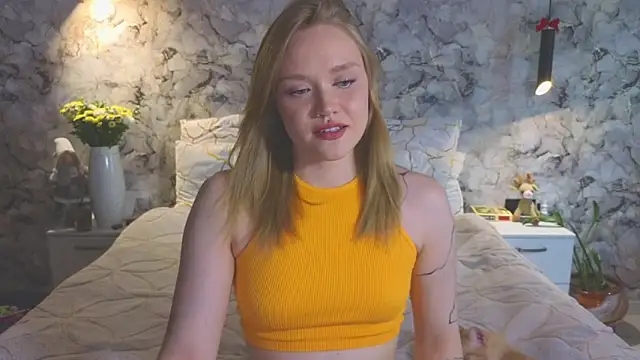 Snapshot of Aurora_Golden1 chatting on 06-13-26, 12:03 Aurora Golden1 online show from 06-13-26, 12:03