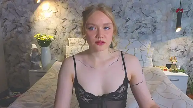 Snapshot of Aurora_Golden1 chatting on 06-14-26, 06:04 Aurora Golden1 online show from 06-14-26, 06:04