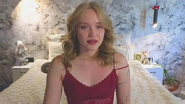 Snapshot of Aurora_Golden1 chatting on 07-04-26, 11:27 Aurora Golden1 online show from 07-04-26, 11:27