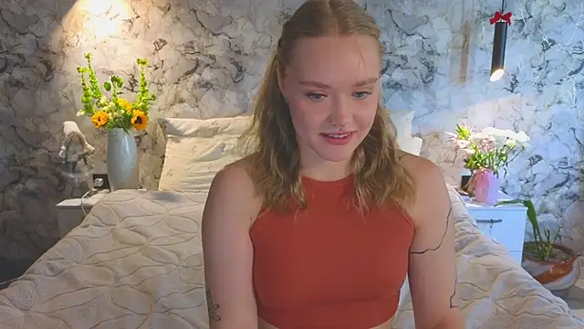 Snapshot of Aurora_Golden1 chatting on 07-12-26, 06:15 Aurora Golden1 online show from 07-12-26, 06:15