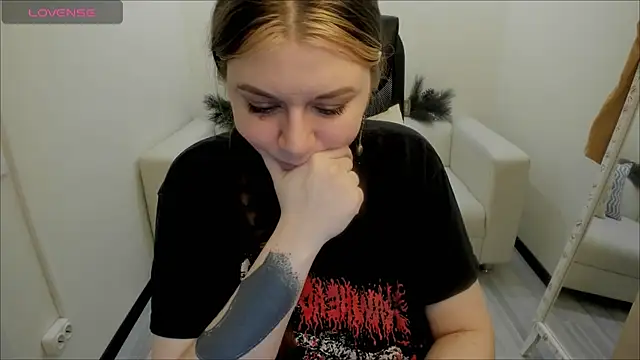 AlisaBacker online show from 12-28-24, 02:22