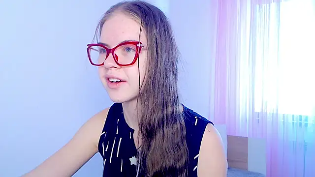 Snapshot of Sarah_HS chatting on 11-09-25, 04:11 Sarah HS online show from 11-09-25, 04:11