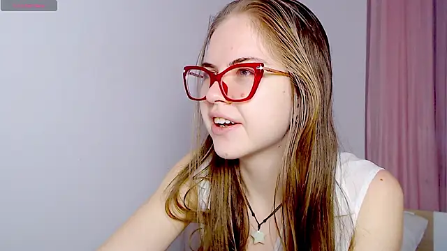 Snapshot of Sarah_HS chatting on 02-15-26, 03:09 Sarah HS online show from 02-15-26, 03:09