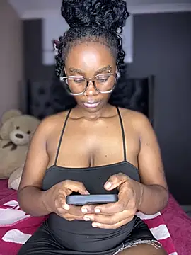 Snapshot of Candy-Heart chatting on 01-24-25, 10:21 Candy-Heart online show from 01-24-25, 10:21