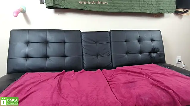 Snapshot of StudioWahines chatting on 03-22-25, 05:39 StudioWahines online show from 03-22-25, 05:39