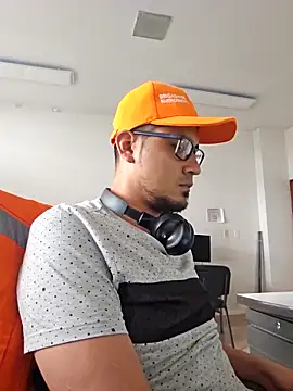 Snapshot of jhacks28 chatting on 09-13-25, 07:24 jhacks28 online show from 09-13-25, 07:24