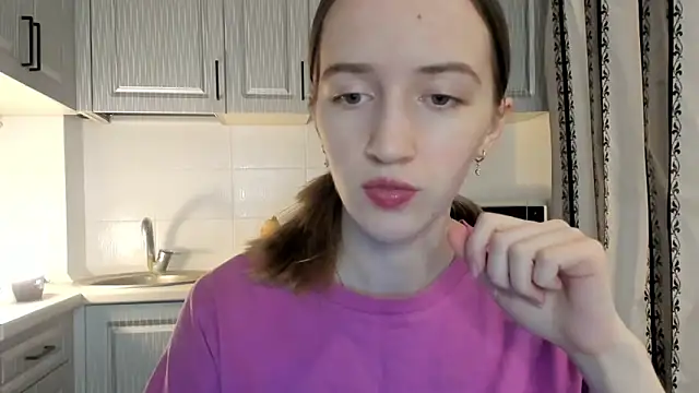 leslie my lovee online show from 12-16-25, 06:46