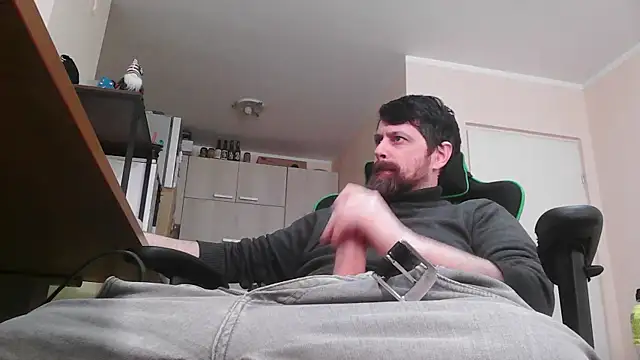 Snapshot of DickStaza chatting on 02-18-26, 02:13 DickStaza online show from 02-18-26, 02:13