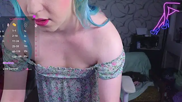 Snapshot of TheTrixy chatting on 11-10-25, 11:20 TheTrixy online show from 11-10-25, 11:20