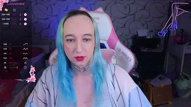 Snapshot of TheTrixy chatting on 11-14-25, 05:39 TheTrixy online show from 11-14-25, 05:39