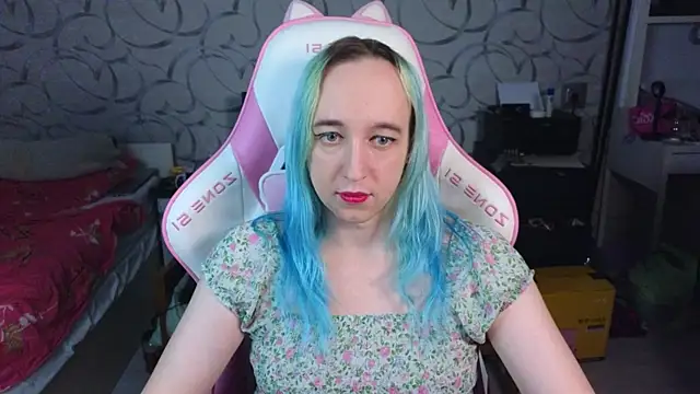 Snapshot of TheTrixy chatting on 11-18-25, 07:35 TheTrixy online show from 11-18-25, 07:35