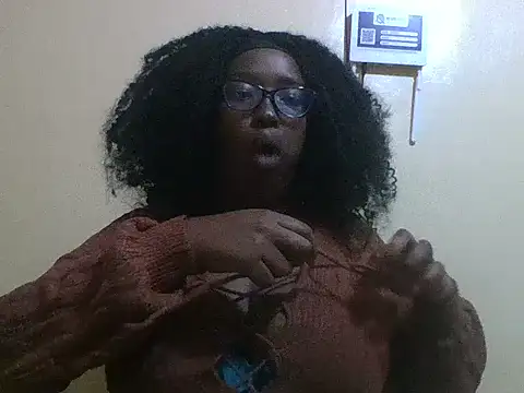 Snapshot of Babey_shirl chatting on 12-21-25, 10:22 Babey shirl online show from 12-21-25, 10:22