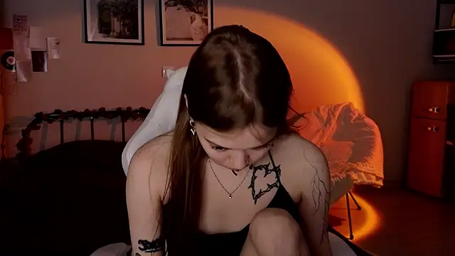 Snapshot of doll_lol_ chatting on 05-27-26, 09:45 doll lol online show from 05-27-26, 09:45