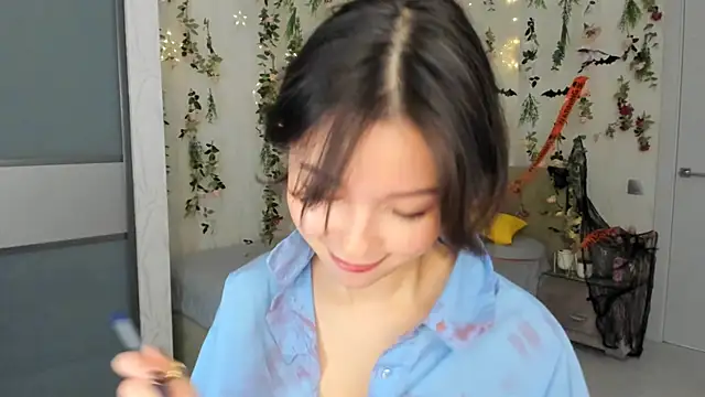 AgnieszkaBanana online show from 10-31-25, 10:16