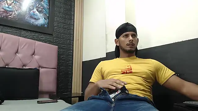 Chris Dick23 online show from 10-18-25, 04:37