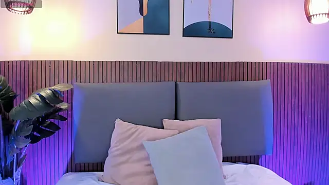 NicolleeEvanss online show from 04-01-26, 01:01