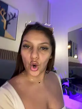 Snapshot of NicolleeEvanss chatting on 06-20-26, 10:29 NicolleeEvanss online show from 06-20-26, 10:29
